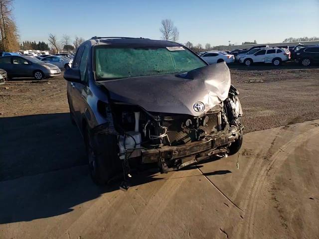 2015 Toyota Sienna - Image 11