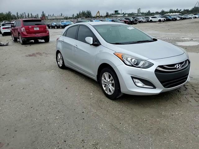 2013 Hyundai Elantra - Image 10