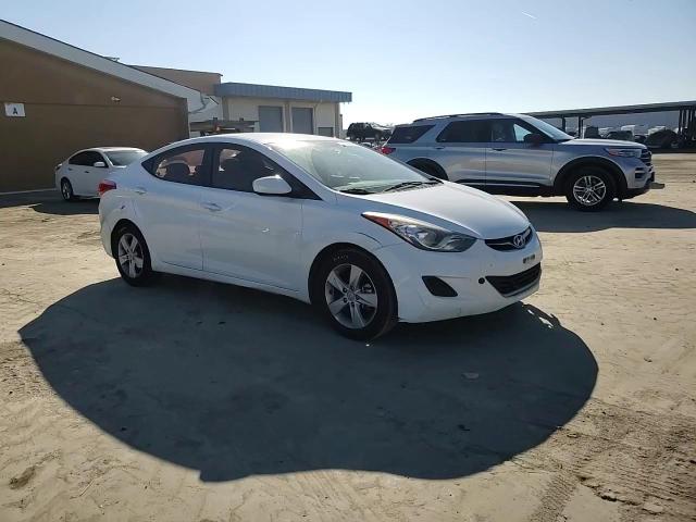 2013 Hyundai Elantra - Image 11