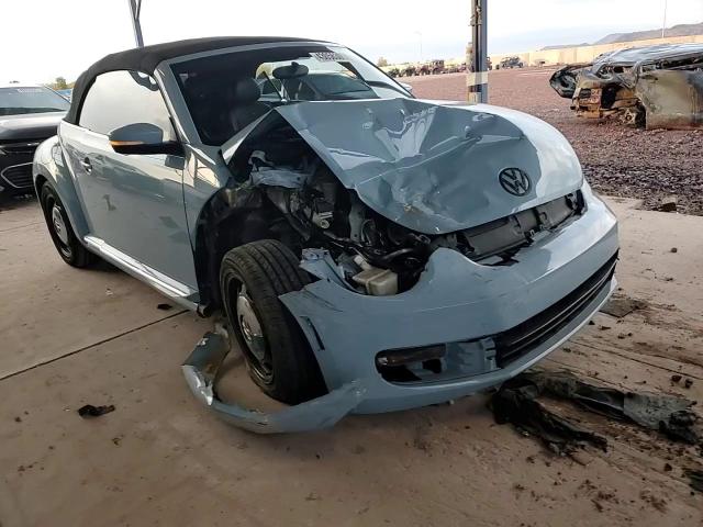 2013 Volkswagen Beetle - Image 11
