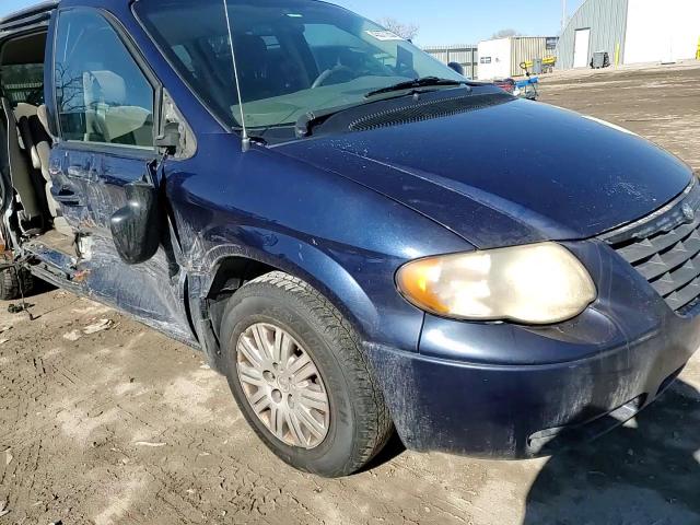 2005 Chrysler Town & Country - Image 12