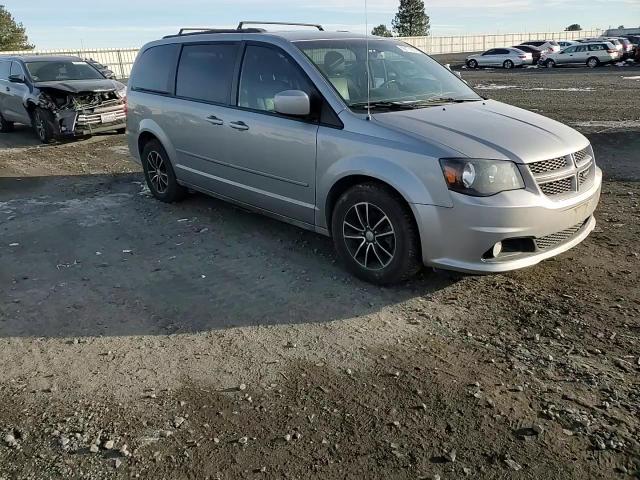 2017 Dodge Caravan - Image 12