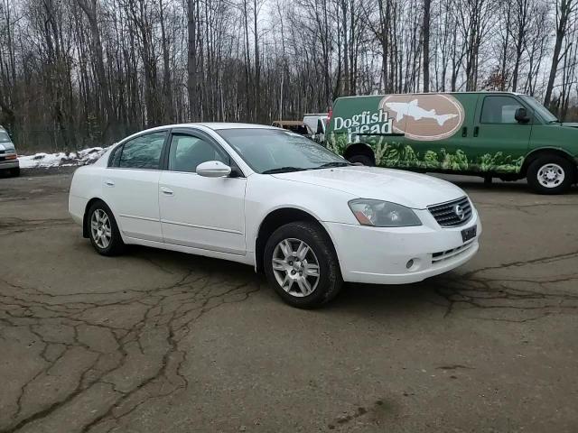 2005 Nissan Altima - Image 10