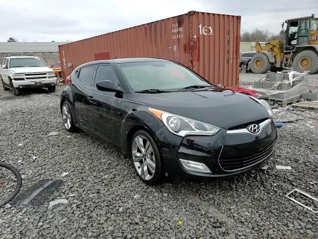 2013 Hyundai Veloster - Image 13