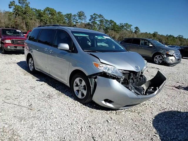 2015 Toyota Sienna - Image 14