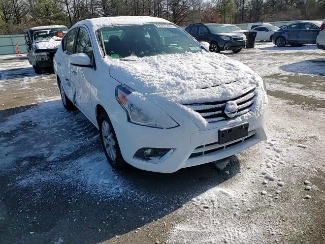 2019 Nissan Versa - Image 10