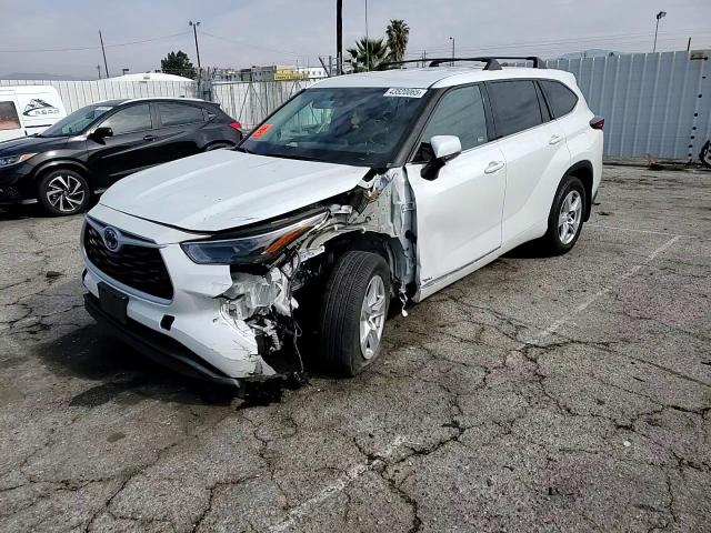 2022 Toyota Highlander - Image 10