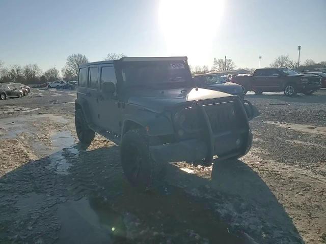 2016 Jeep Wrangler - Image 10