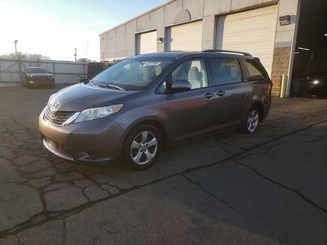 2012 Toyota Sienna - Image 15