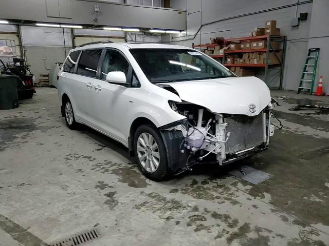 2017 Toyota Sienna - Image 15