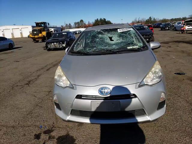 2013 Toyota Prius - Image 13