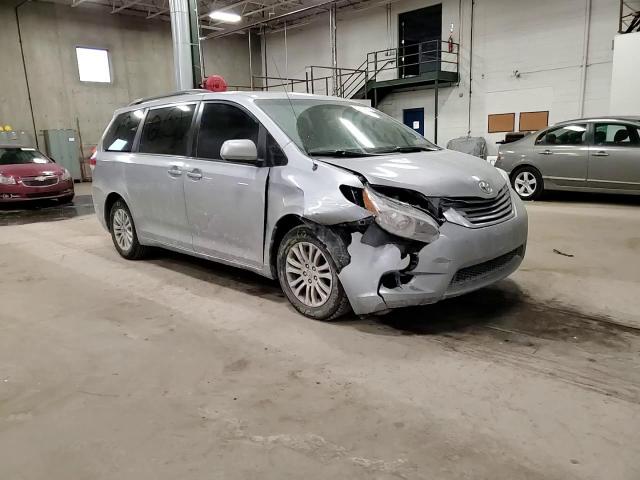2013 Toyota Sienna - Image 11