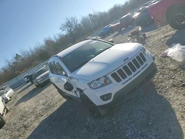 2015 Jeep Compass - Image 12