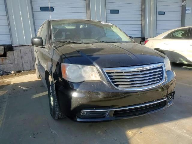 2012 Chrysler Town & Country - Image 12