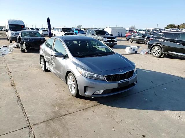2017 Kia Forte - Image 13