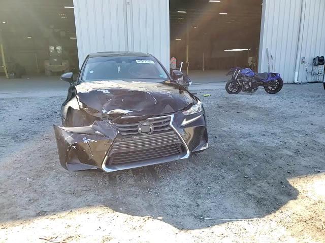 2018 Lexus IS - Image 13