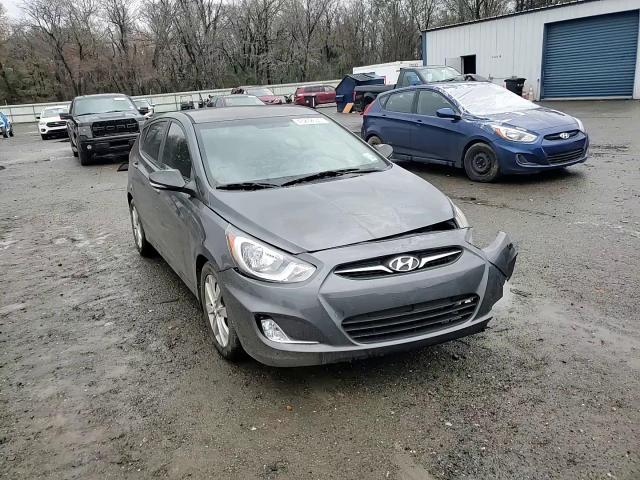 2013 Hyundai Accent - Image 10