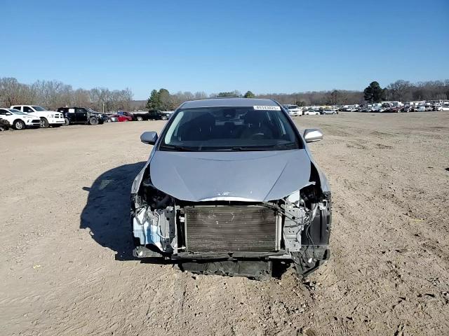 2019 Toyota Prius - Image 10