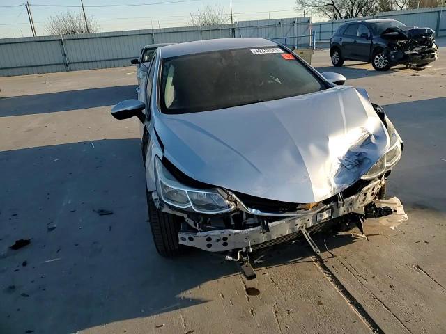 2018 Chevrolet Cruze - Image 10