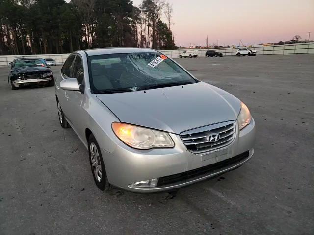 2010 Hyundai Elantra - Image 10