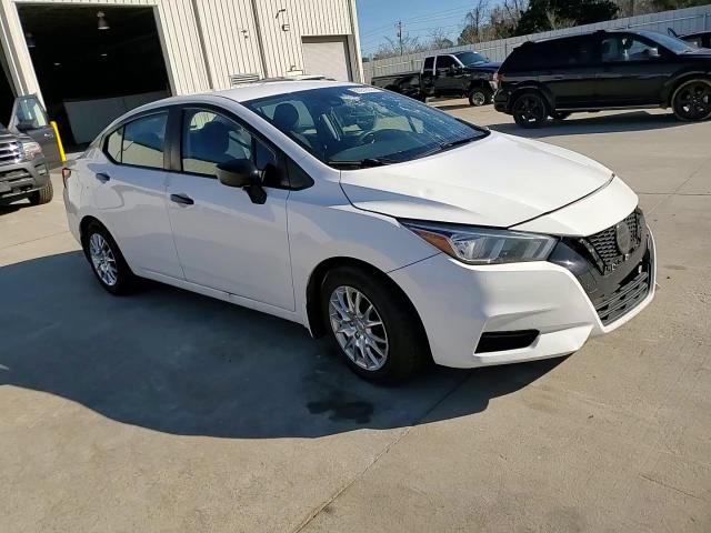 2020 Nissan Versa - Image 11