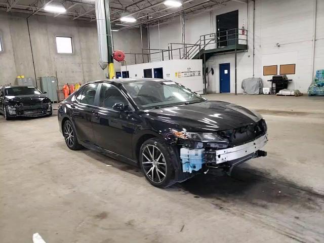 2022 Toyota Camry - Image 11