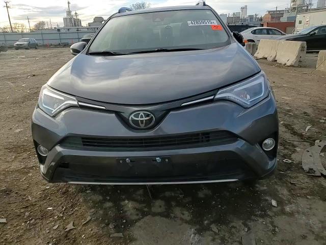 2017 Toyota RAV 4 - Image 12