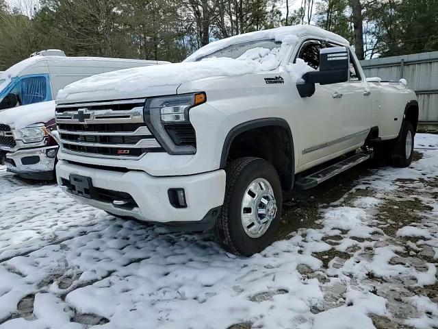 2024 Chevrolet Silverado - Image 11