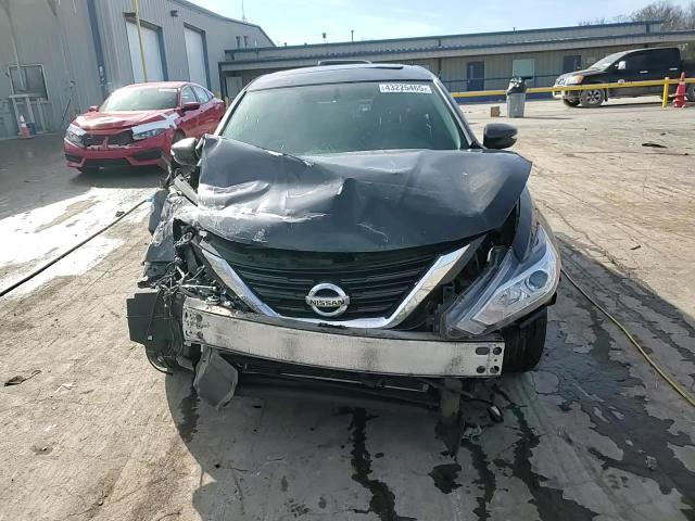 2017 Nissan Altima - Image 14