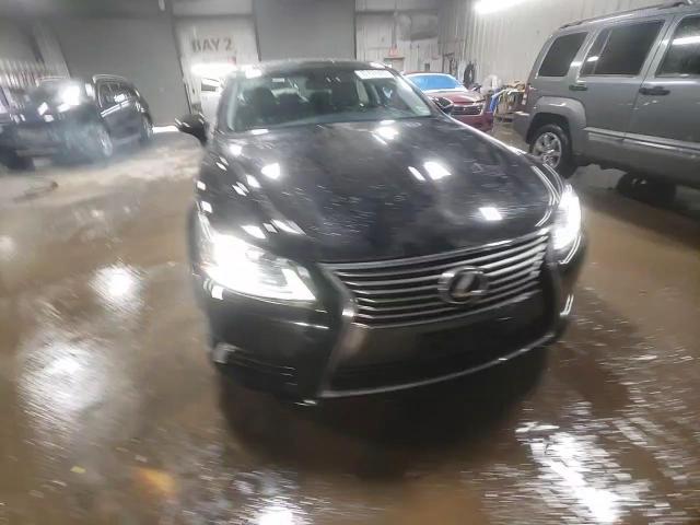2016 Lexus LS - Image 13