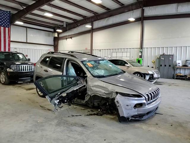 2016 Jeep Grand Cherokee - Image 12