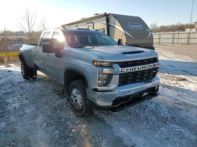 2022 Chevrolet Silverado - Image 14