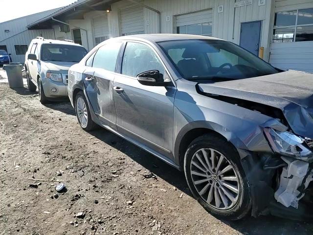 2017 Volkswagen Passat - Image 10