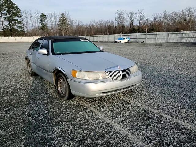2001 Lincoln Town Car - Image 10
