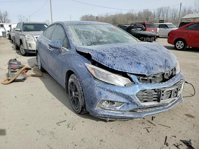 2018 Chevrolet Cruze - Image 13