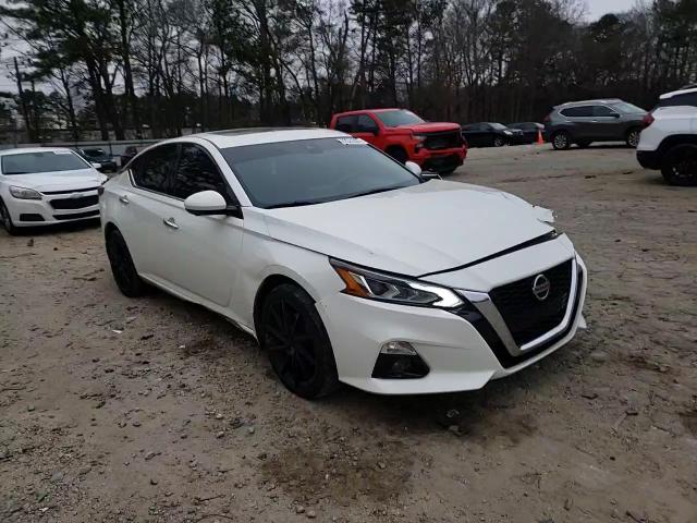 2020 Nissan Altima - Image 13