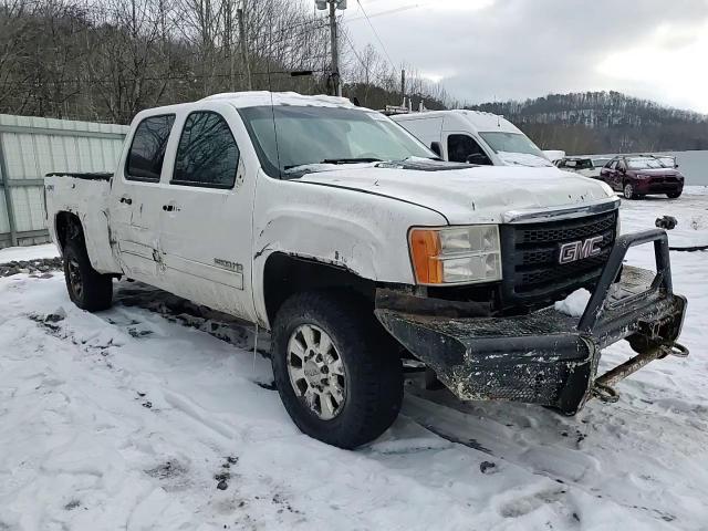 2011 GMC Sierra - Image 11