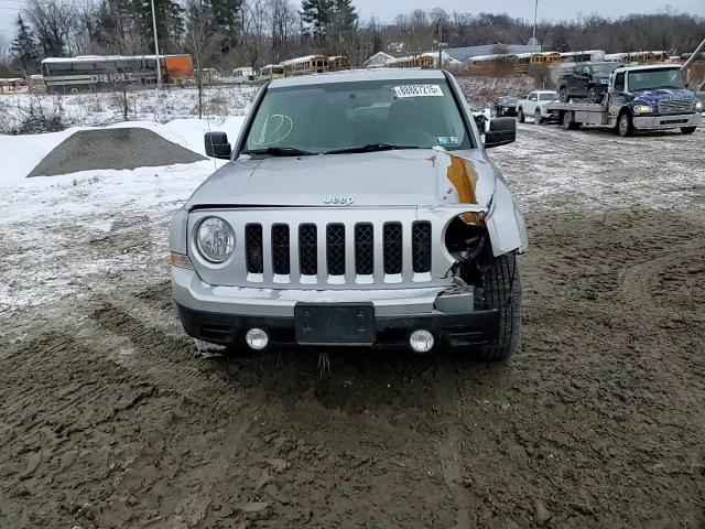 2011 Jeep Liberty (Patriot) - Image 12