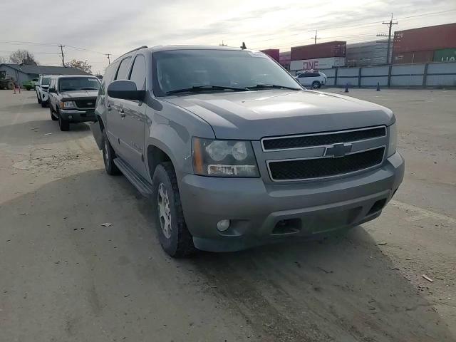 2008 Chevrolet Suburban - Image 11