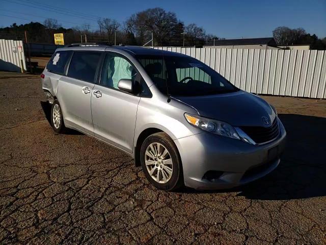 2014 Toyota Sienna - Image 12