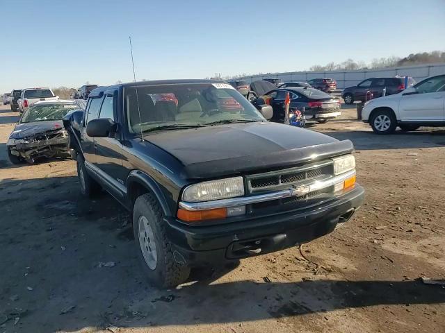 2003 Chevrolet S-10 Pickup - Image 10