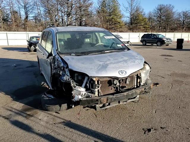 2013 Toyota Sienna - Image 12