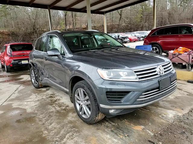 2015 Volkswagen Touareg - Image 10