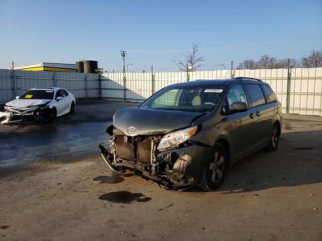 2011 Toyota Sienna - Image 12