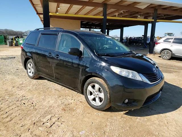 2015 Toyota Sienna - Image 14
