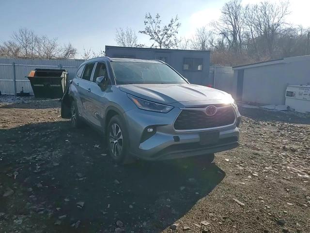 2022 Toyota Highlander - Image 12
