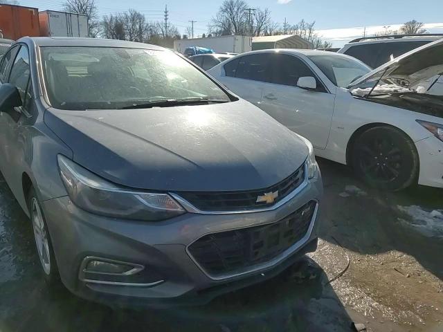 2018 Chevrolet Cruze - Image 11