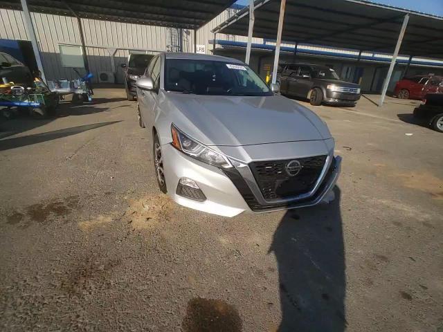 2020 Nissan Altima - Image 10