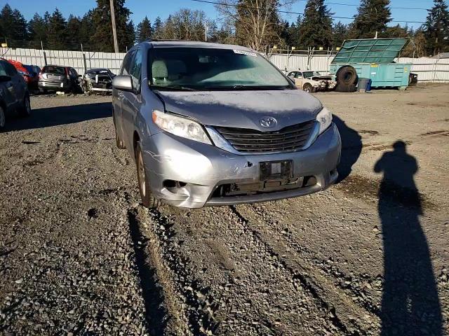 2011 Toyota Sienna - Image 11