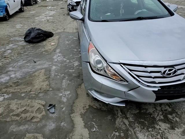 2012 Hyundai Sonata - Image 13